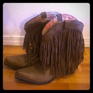 Gorgeous fringe Ariat boots